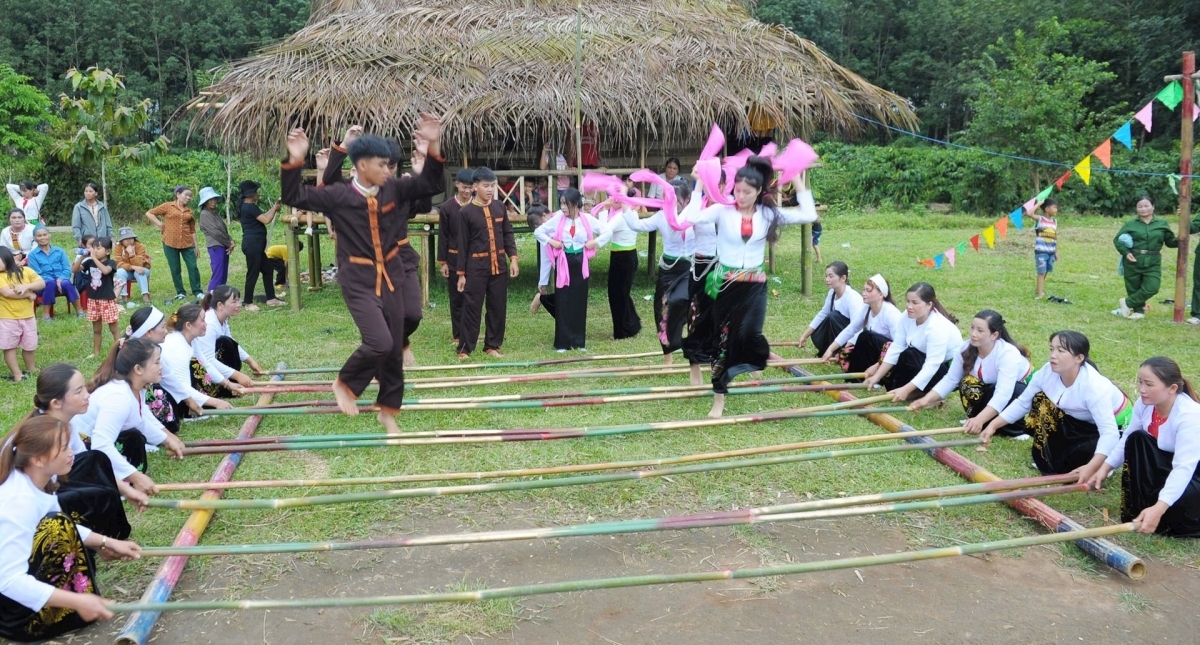 “Xuân quê hương” - Bài ca kết đoàn của các dân tộc anh em