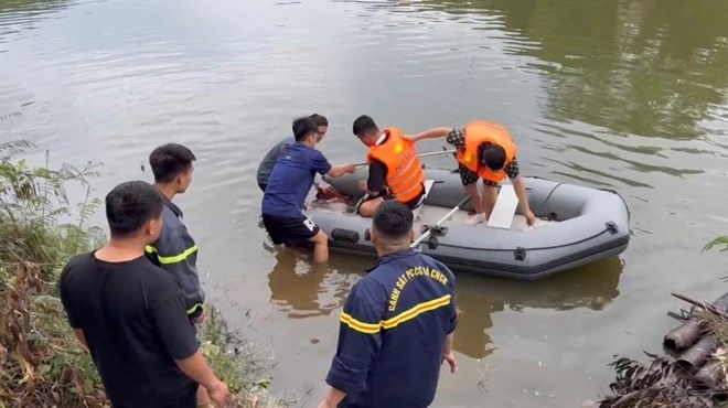 tim thay thi the hai me con bi duoi nuoc o Dap lau, bac ninh hinh anh 1