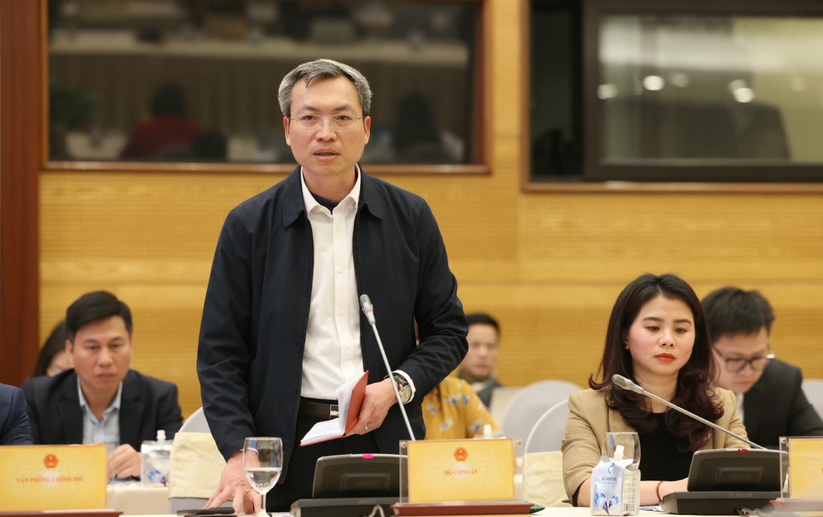 Bộ Công an khuyến khích phản ánh vi phạm giao thông qua VNeID, VNeTraffic