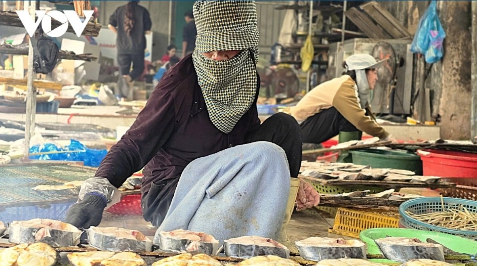 grilled fish village in nghe an at peak output ahead of lunar new year picture 10