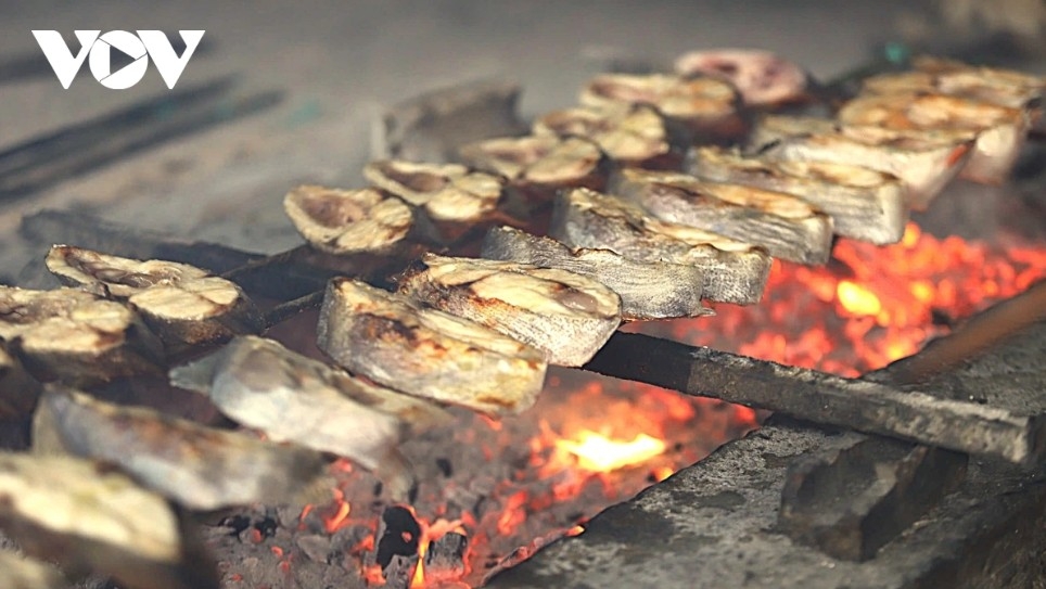 grilled fish village in nghe an at peak output ahead of lunar new year picture 5