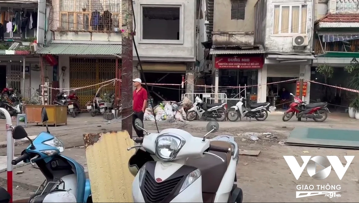 Hà Nội: Ban Quản lý chợ Ngã Tư Sở rào cáp gây khó khăn đi lại và sinh hoạt