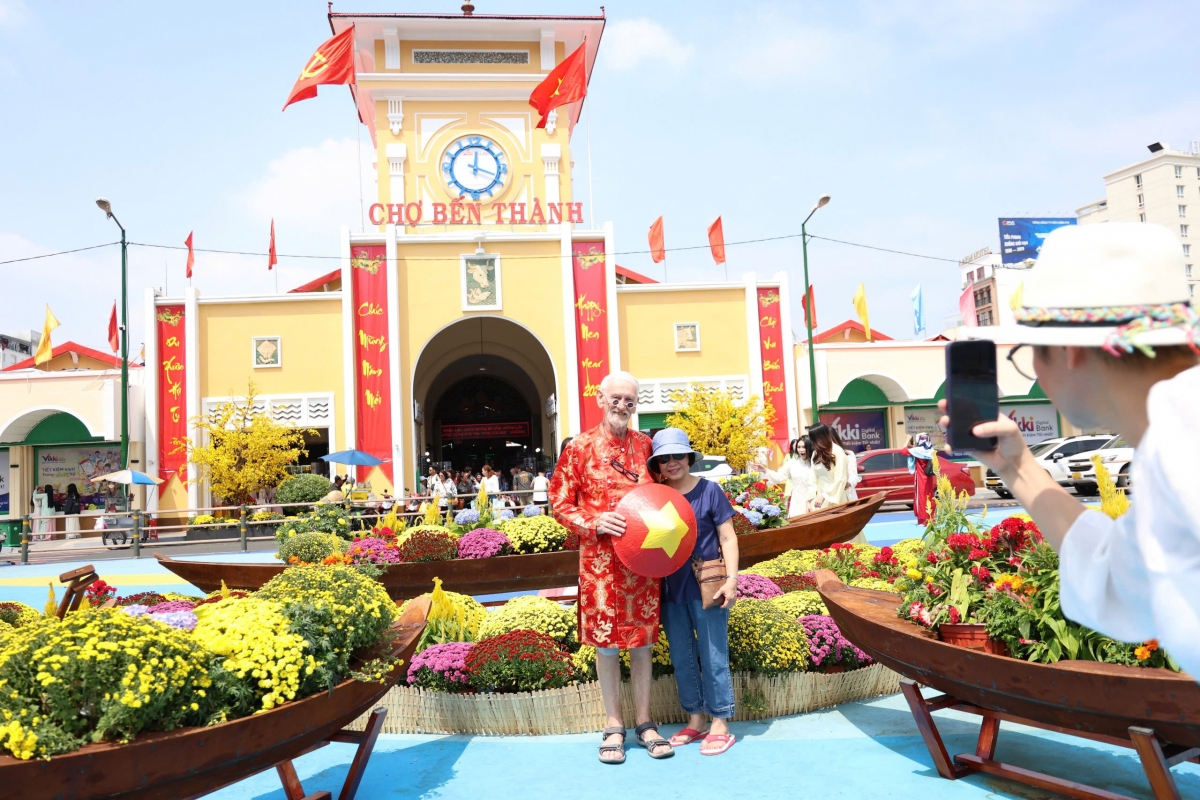 TP.HCM đón hơn 4,3 triệu lượt khách dịp Tết Bính Ngọ 2026