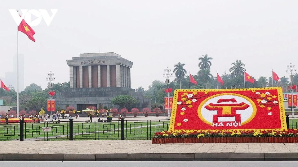 hanoi adorned with flags and flowers ahead of lunar new year 2026 picture 10