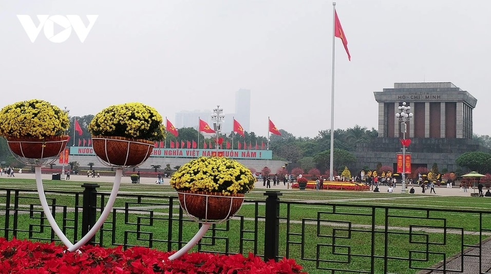 hanoi adorned with flags and flowers ahead of lunar new year 2026 picture 11