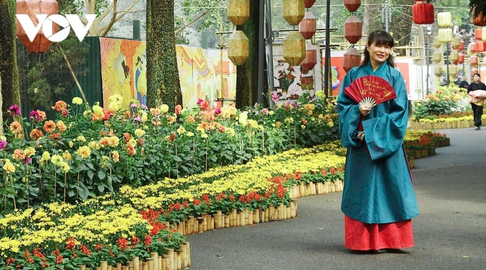 hanoi adorned with flags and flowers ahead of lunar new year 2026 picture 13