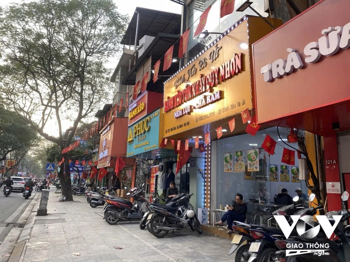 Dạo bộ nghe tiếng xì xèo gây thương nhớ