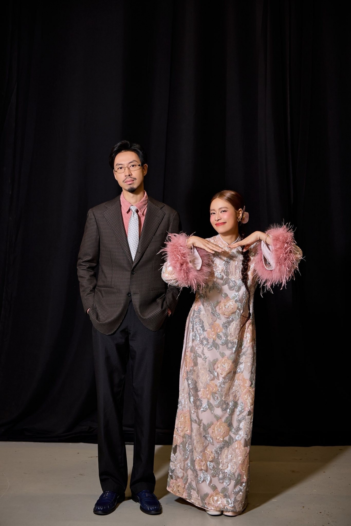 hoang thuy linh dang anh cung Den vau, an y cong khai tinh cam hinh anh 2