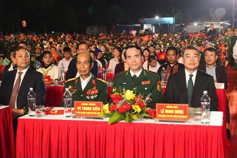  xuan bien phong am long dan ban ket noi yeu thuong vung bien dip tet hinh anh 1
