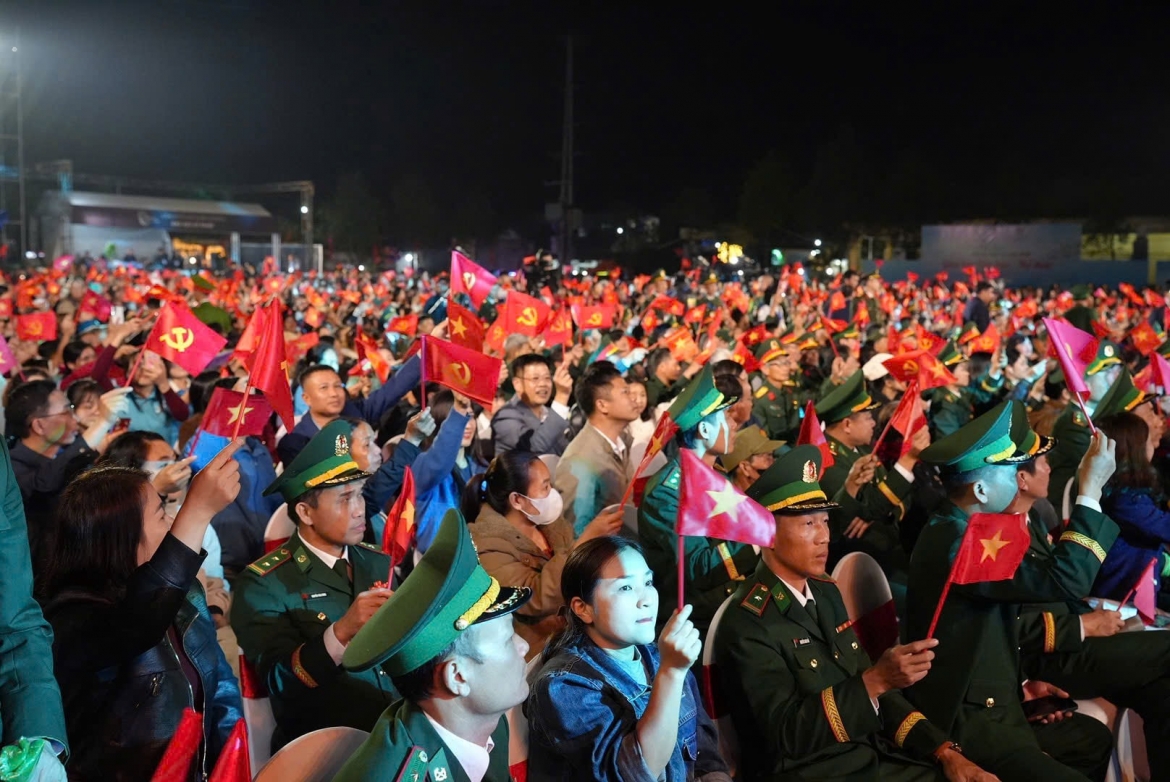  xuan bien phong am long dan ban ket noi yeu thuong vung bien dip tet hinh anh 4
