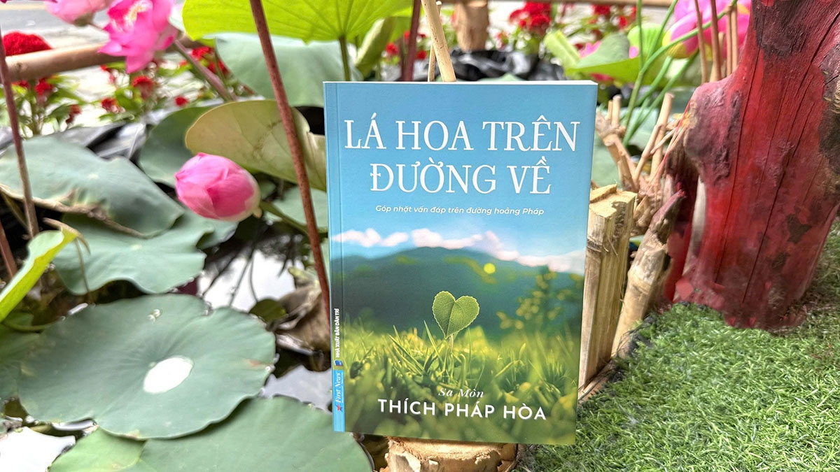 Cuốn sách “Lá hoa trên đường về”: Nẻo về của chân tâm