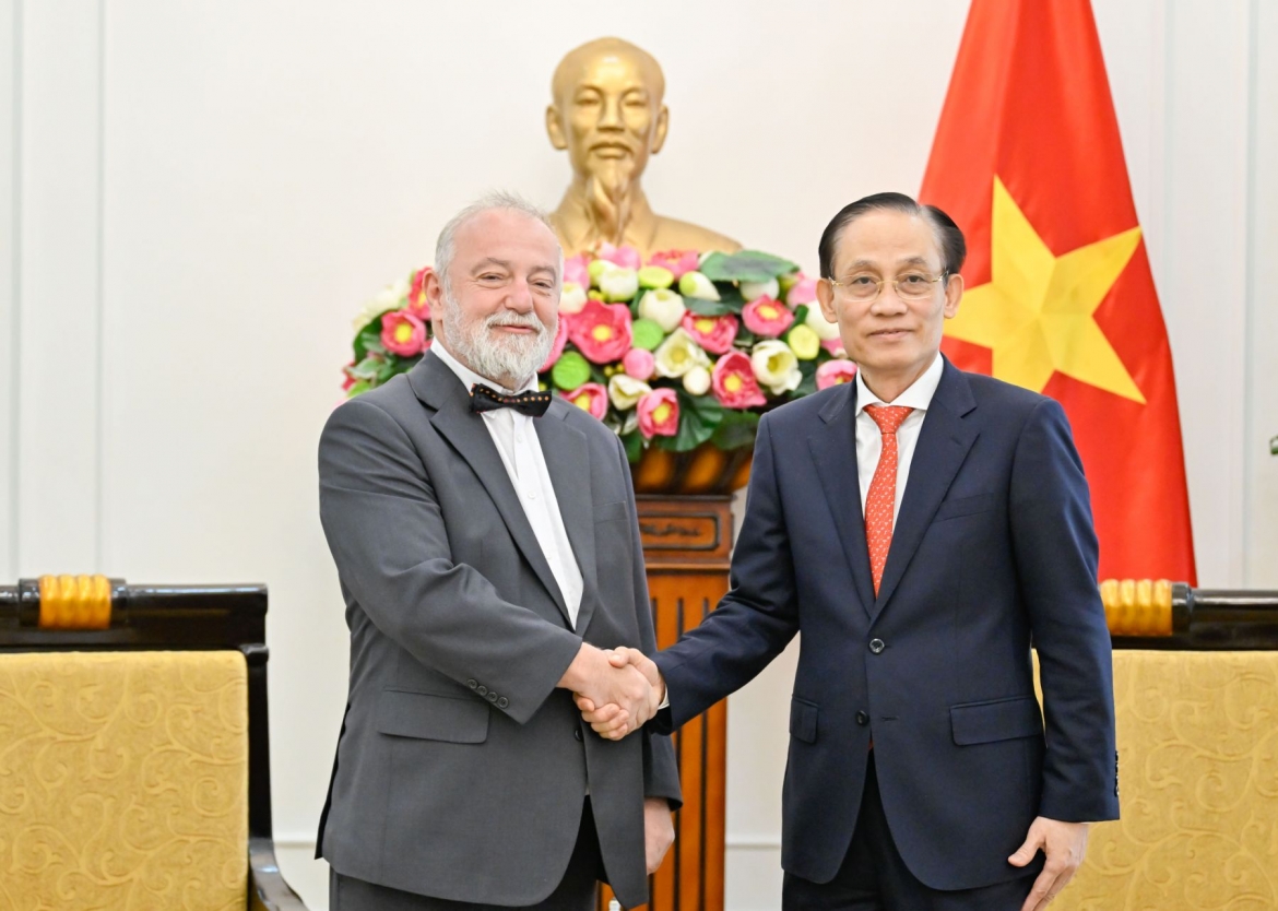 bo truong bo ngoai giao le hoai trung tiep Dai su cong hoa sec hinh anh 1