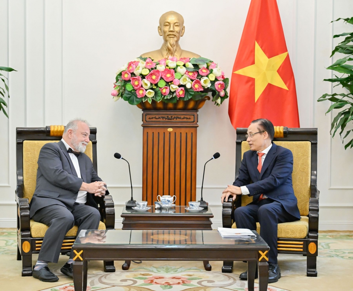 bo truong bo ngoai giao le hoai trung tiep Dai su cong hoa sec hinh anh 2