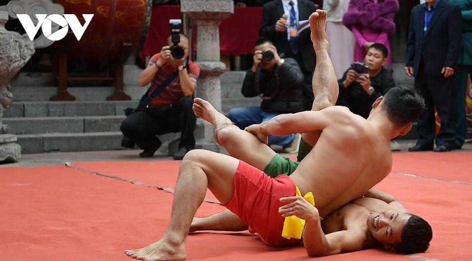 foreign wrestlers compete at mai dong traditional wrestling festival picture 14