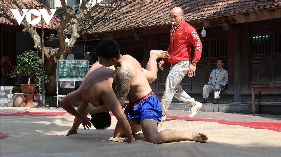 foreign wrestlers compete at mai dong traditional wrestling festival picture 19