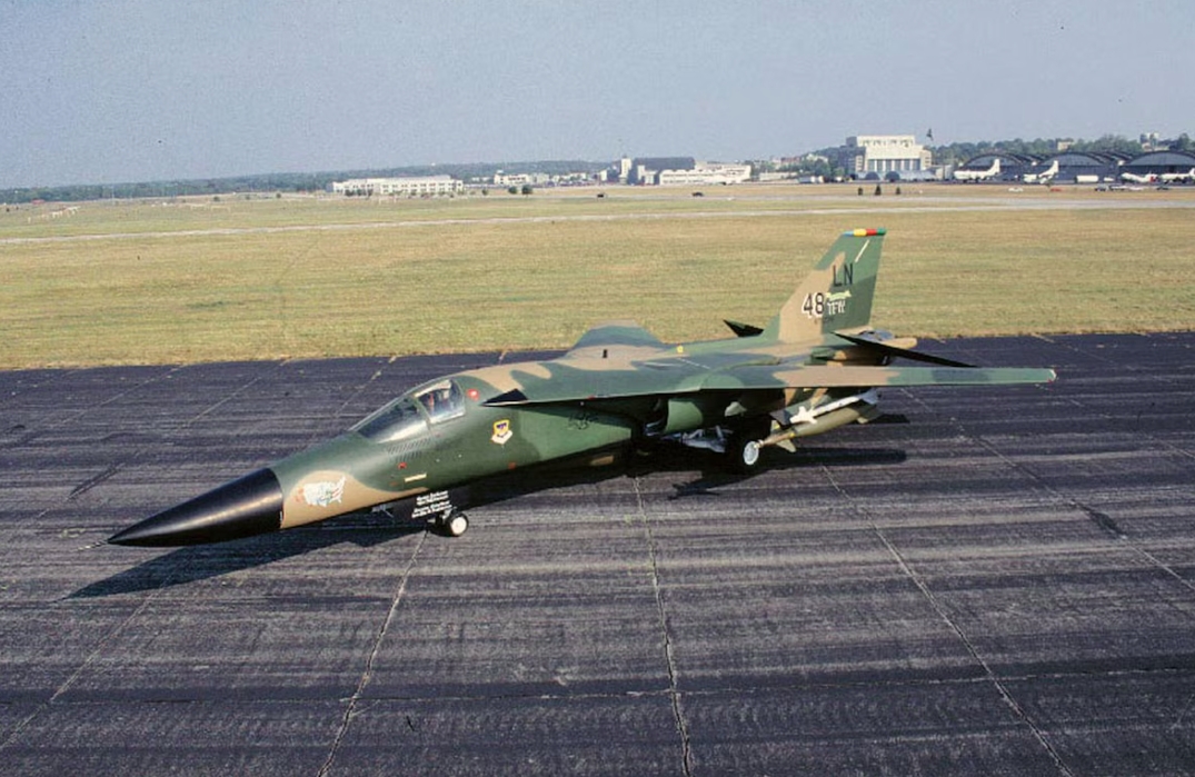 cuong kich f-111 aardvark di san bi bo roi hay sai lam chien luoc cua my hinh anh 1