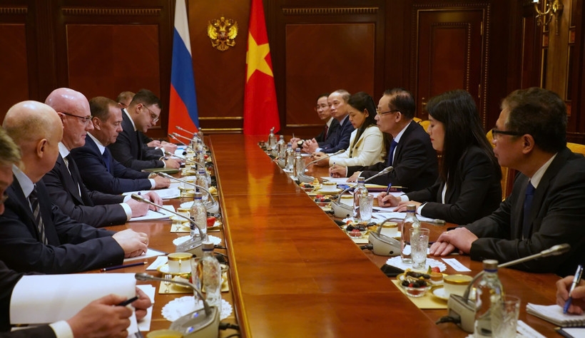 party chief s special envoy meets leaders of russian parties in moscow picture 1