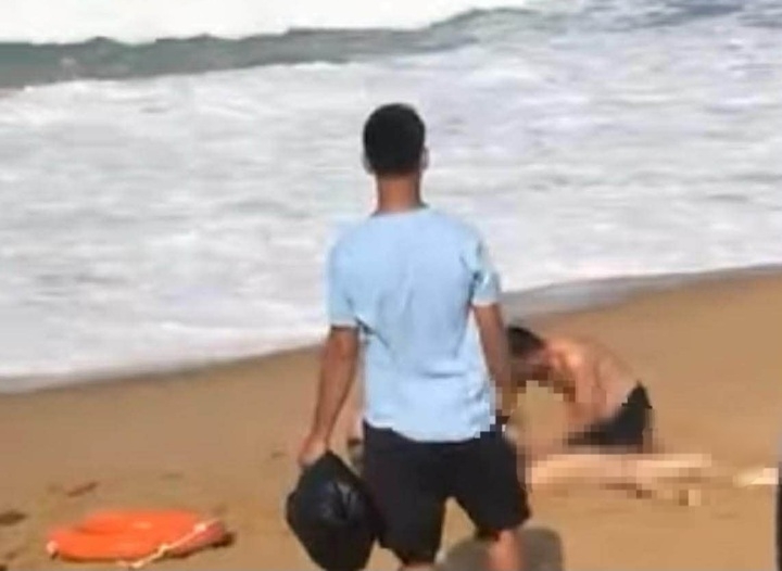 phat hien thi the nam gioi tai bai bien tuy hoa hinh anh 1