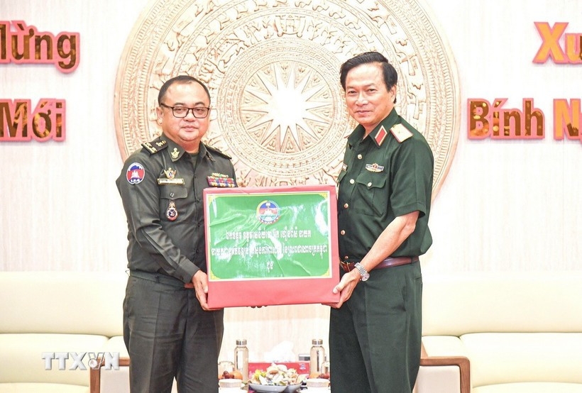 military region 9 strengthens defence cooperation with cambodia picture 1