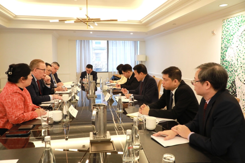 minister calls on amazon to scale up investment in vietnam picture 1