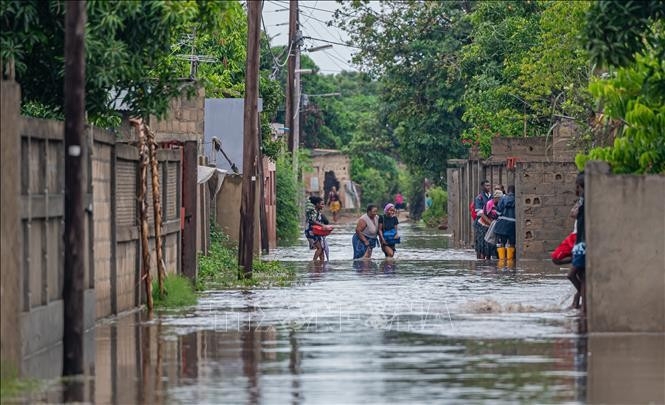 vietnamese leaders send letters of sympathy over severe flood damage in mozambique picture 1