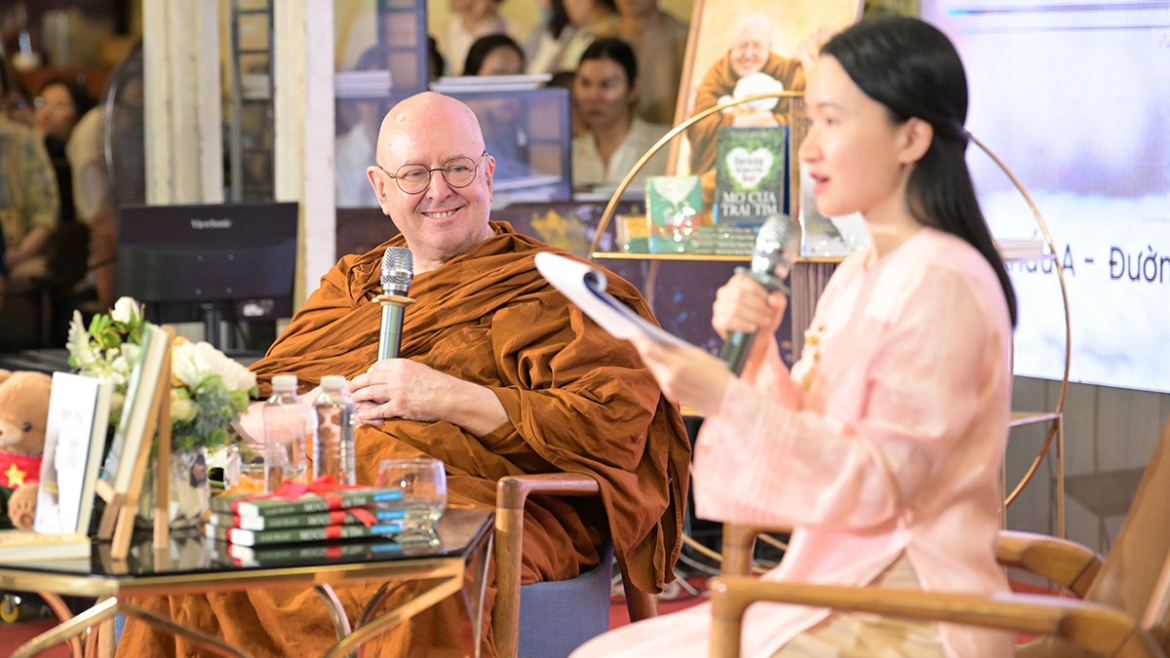 thien su ajahn brahm lan dau giao luu cung doc gia viet nam hinh anh 2