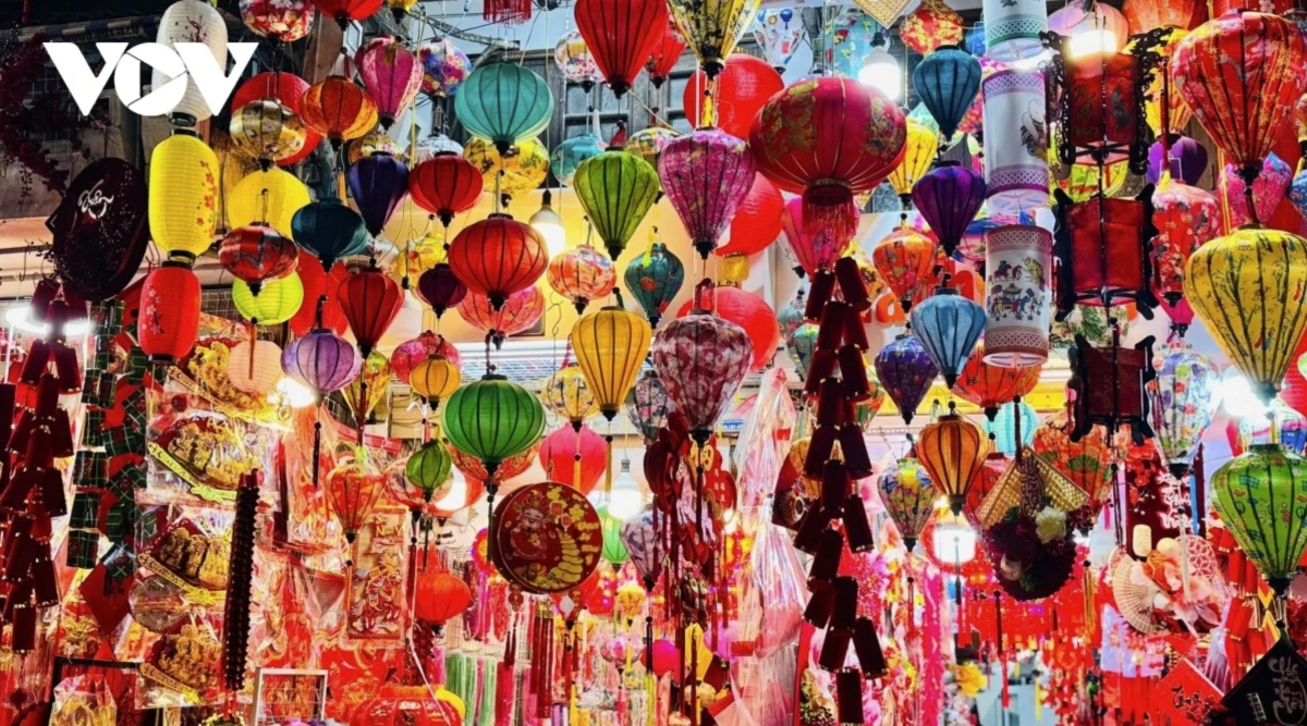 spring colours spread across hanoi s old quarter ahead of lunar new year 2026 picture 11