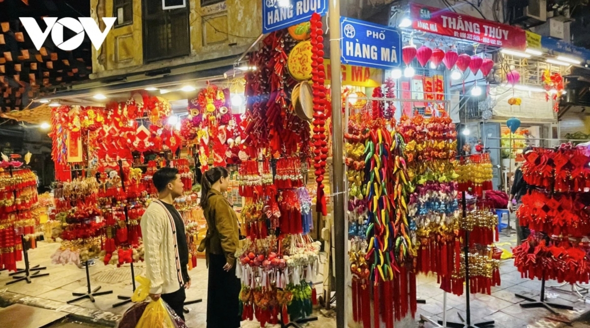 spring colours spread across hanoi s old quarter ahead of lunar new year 2026 picture 3