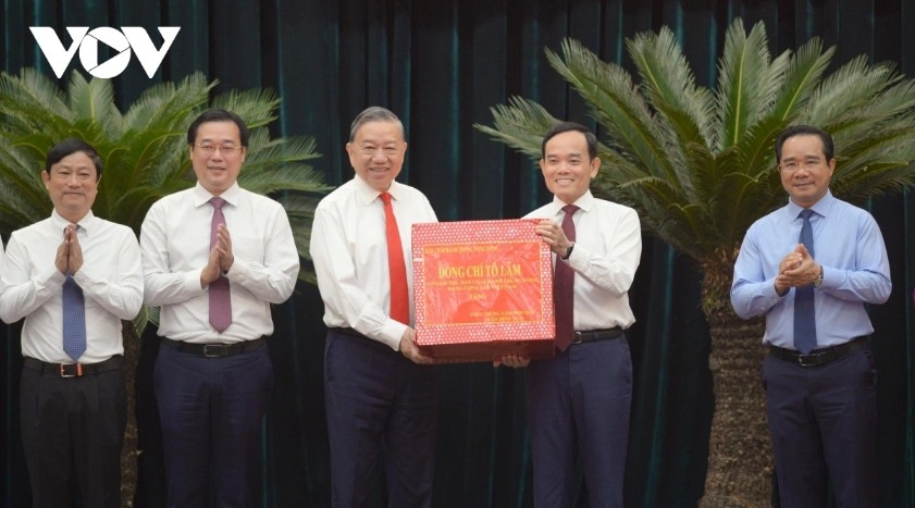 party general secretary to lam pays pre-tet visit to ho chi minh city picture 2