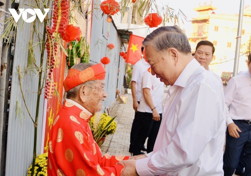 party general secretary to lam pays pre-tet visit to ho chi minh city picture 4
