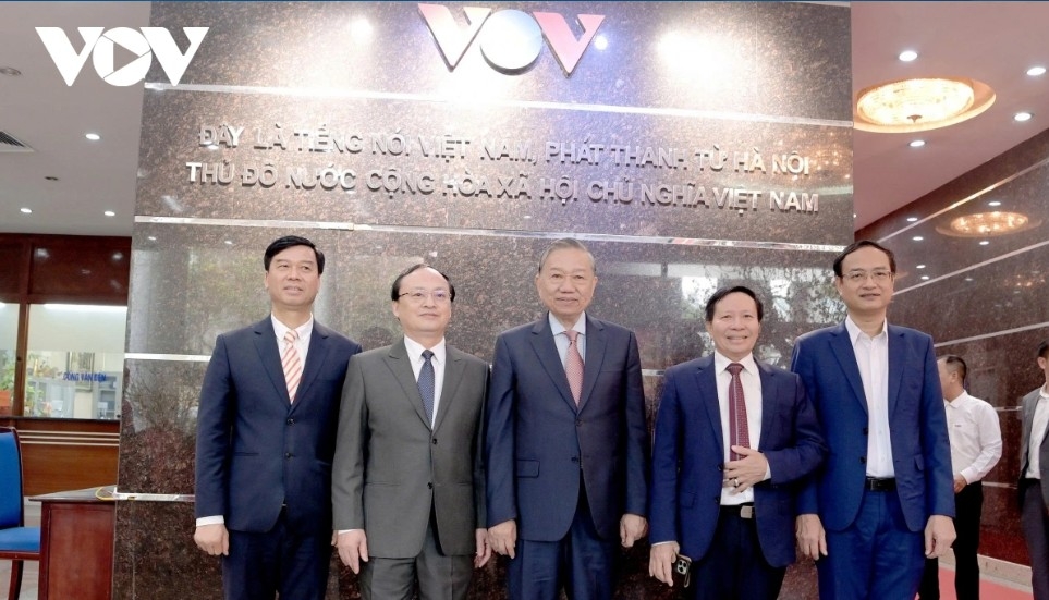 party chief vov keeps watch over airwaves, maintain nation s information pulse picture 1