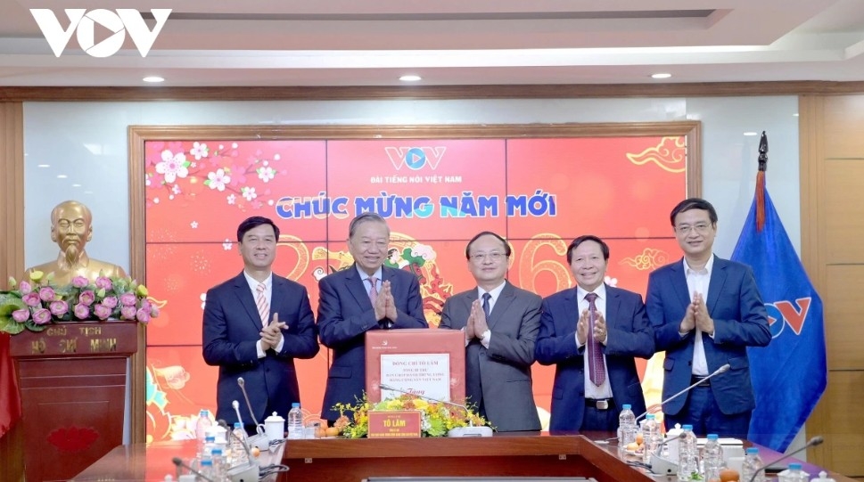 party chief vov keeps watch over airwaves, maintain nation s information pulse picture 12