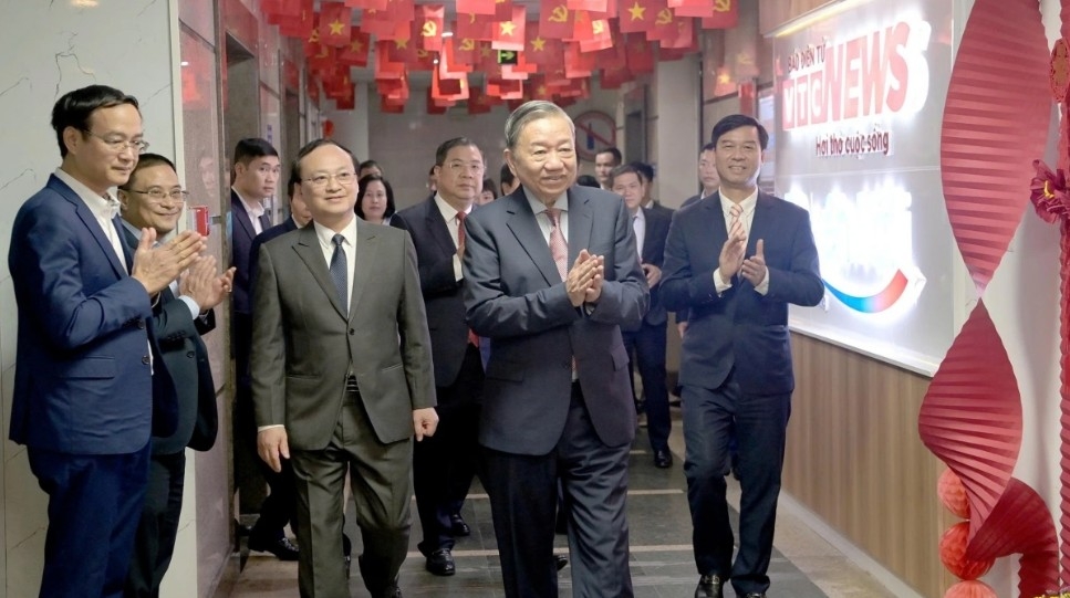 party chief vov keeps watch over airwaves, maintain nation s information pulse picture 13