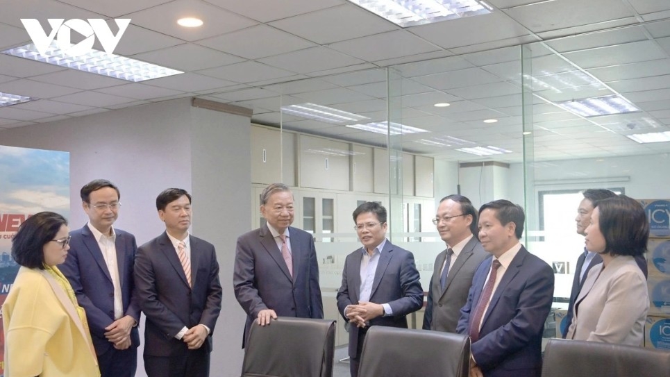 party chief vov keeps watch over airwaves, maintain nation s information pulse picture 14