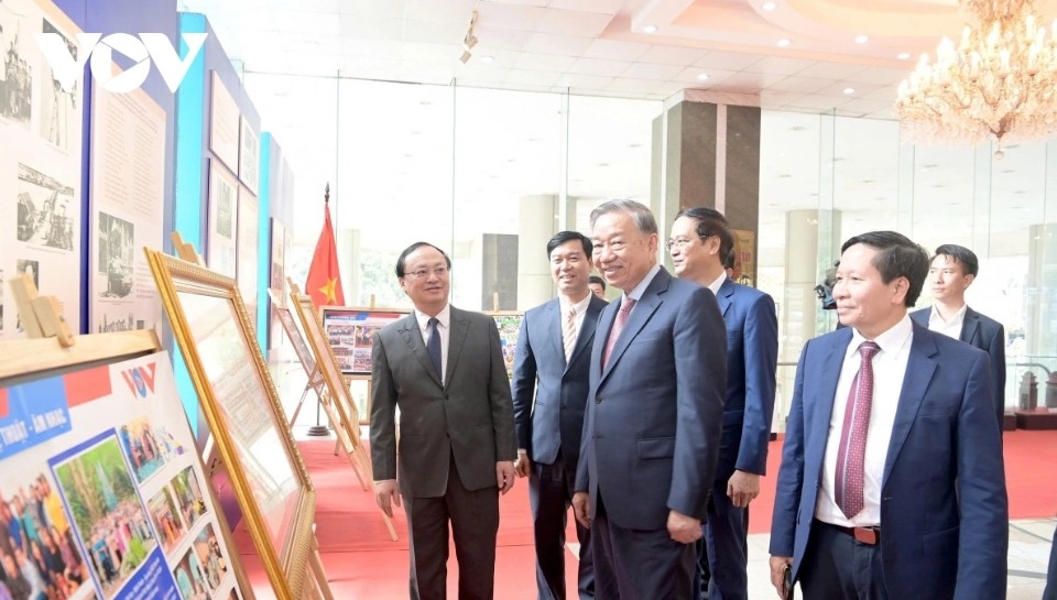 party chief vov keeps watch over airwaves, maintain nation s information pulse picture 5