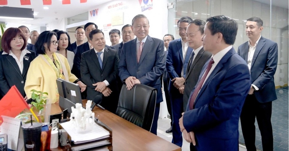 party chief vov keeps watch over airwaves, maintain nation s information pulse picture 6