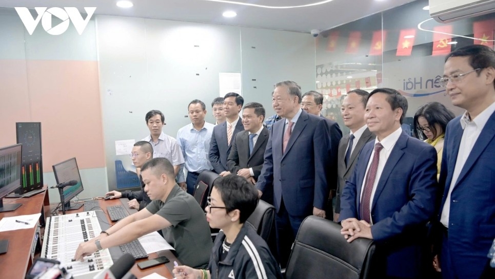 party chief vov keeps watch over airwaves, maintain nation s information pulse picture 7