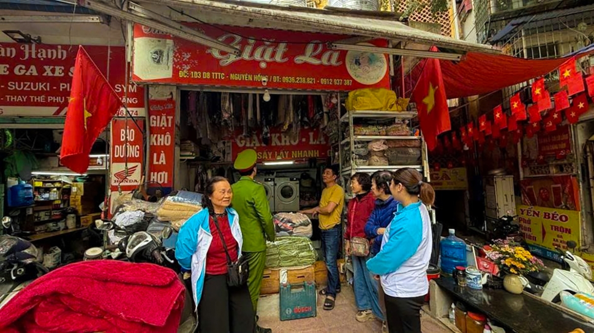phu nu thu do chu dong phong chay chua chay tu gia dinh truoc mua hanh kho hinh anh 2