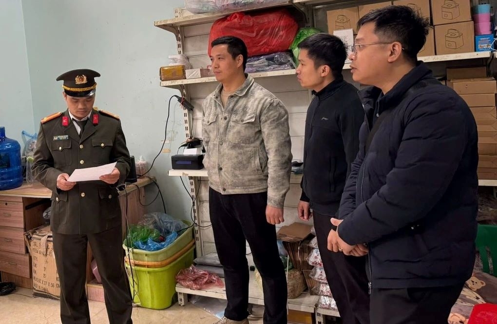 police bust military-grade weapons trafficking ring in vietnam picture 1