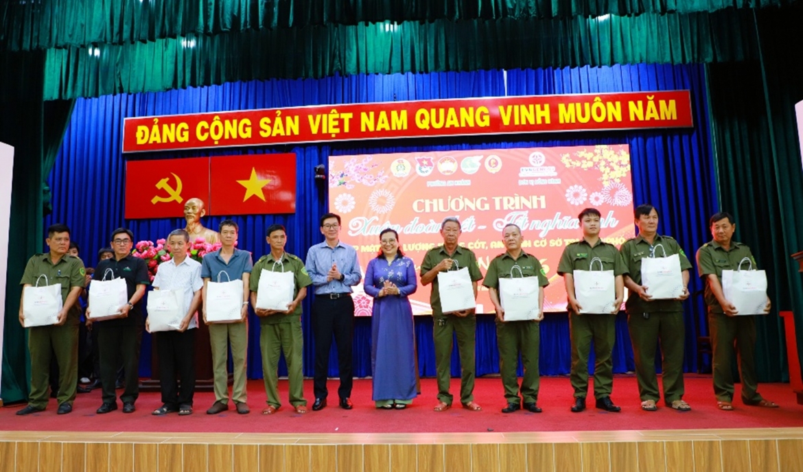 evngenco3 trao hon 500 phan qua dip tet binh ngo 2026 tai tp.hcm hinh anh 2