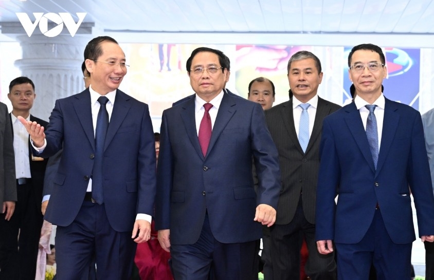 pm chinh sets reform direction for academy of public administration and governance picture 2