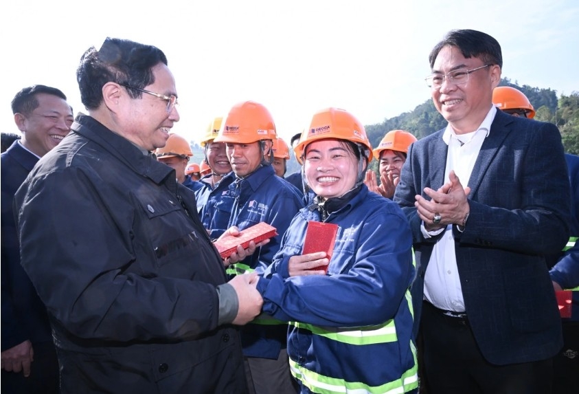 pm chinh building expressways opens new development space picture 3