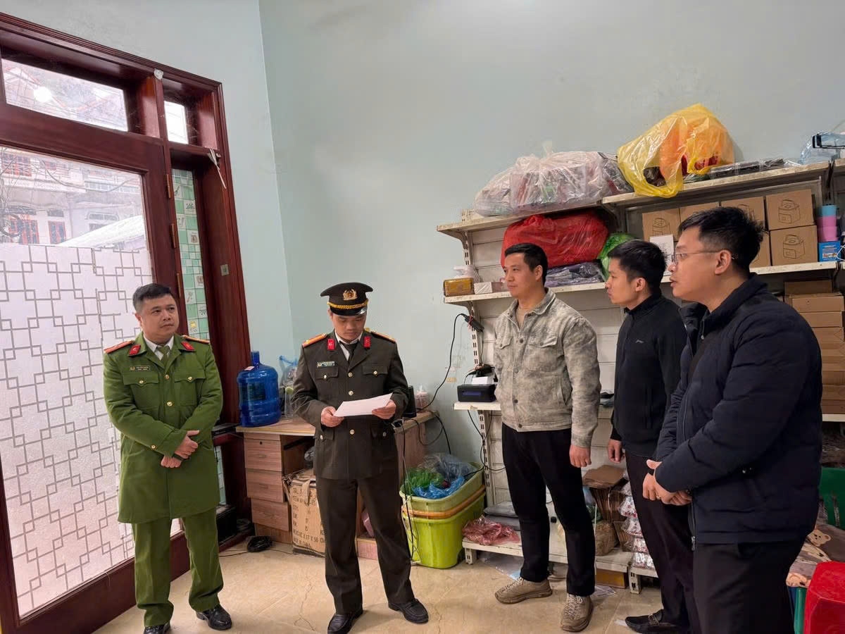 phat hien duong day mua ban, tang tru trai phep 100 khau sung nen hoi hinh anh 1