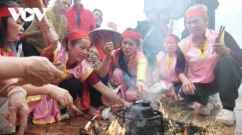 fire-making and rice-cooking contest enlivens early lunar new year festival picture 14