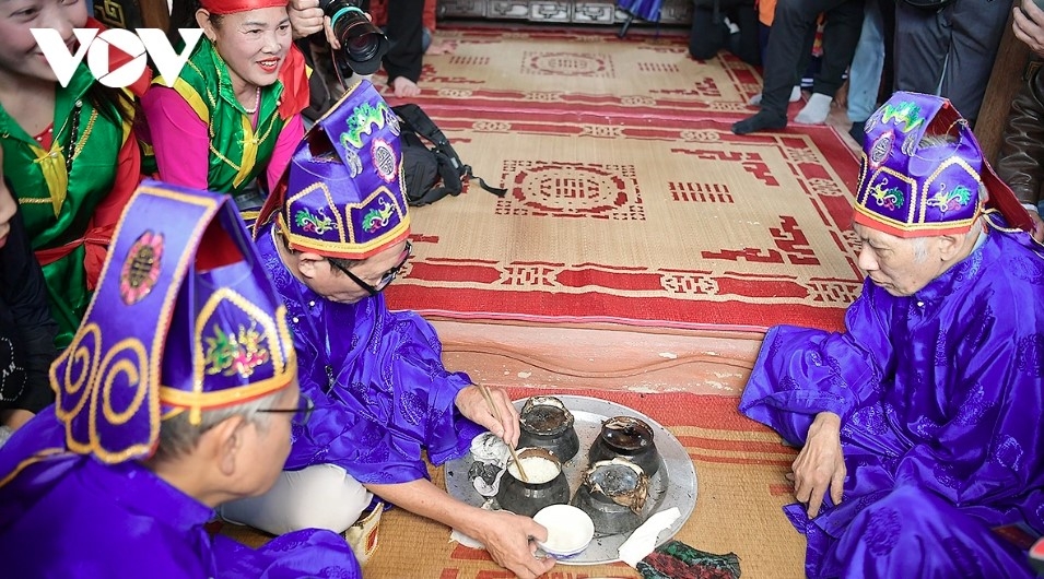 fire-making and rice-cooking contest enlivens early lunar new year festival picture 19