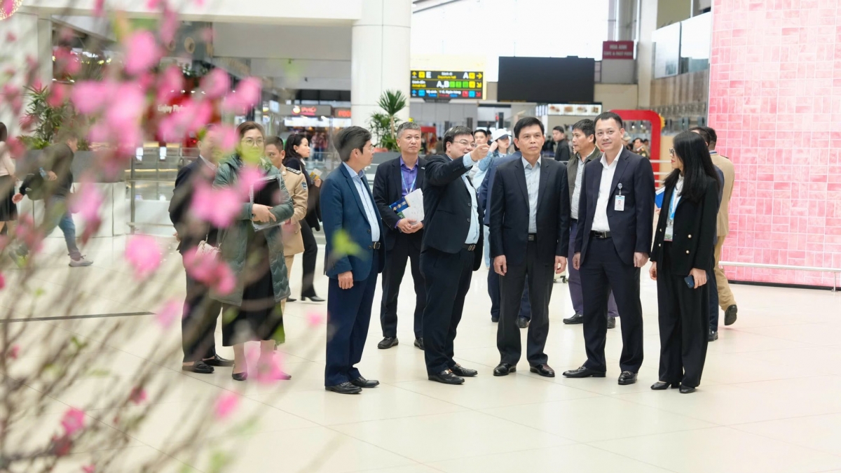 Bộ Xây dựng kiểm tra sân bay Nội Bài trước cao điểm Tết 2026
