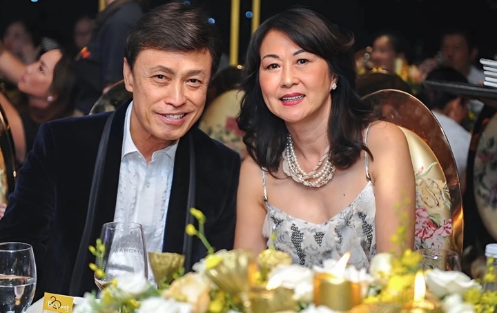 nam danh ca vua ly hon o tuoi u80 Di hat tu 4 tuoi, tung dieu tri ung thu hinh anh 2