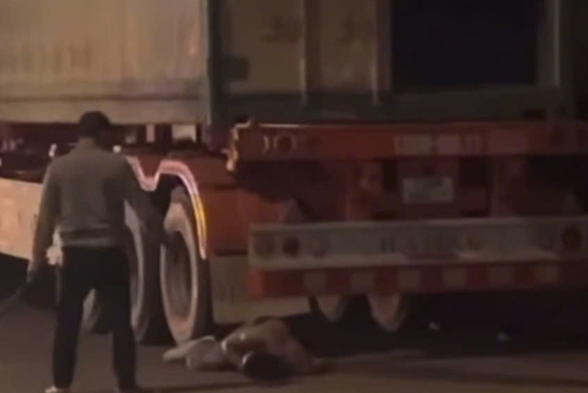 nguyen nhan vu xo xat tai khu vuc cua khau quang tri, mot nguoi bi chem guc hinh anh 2