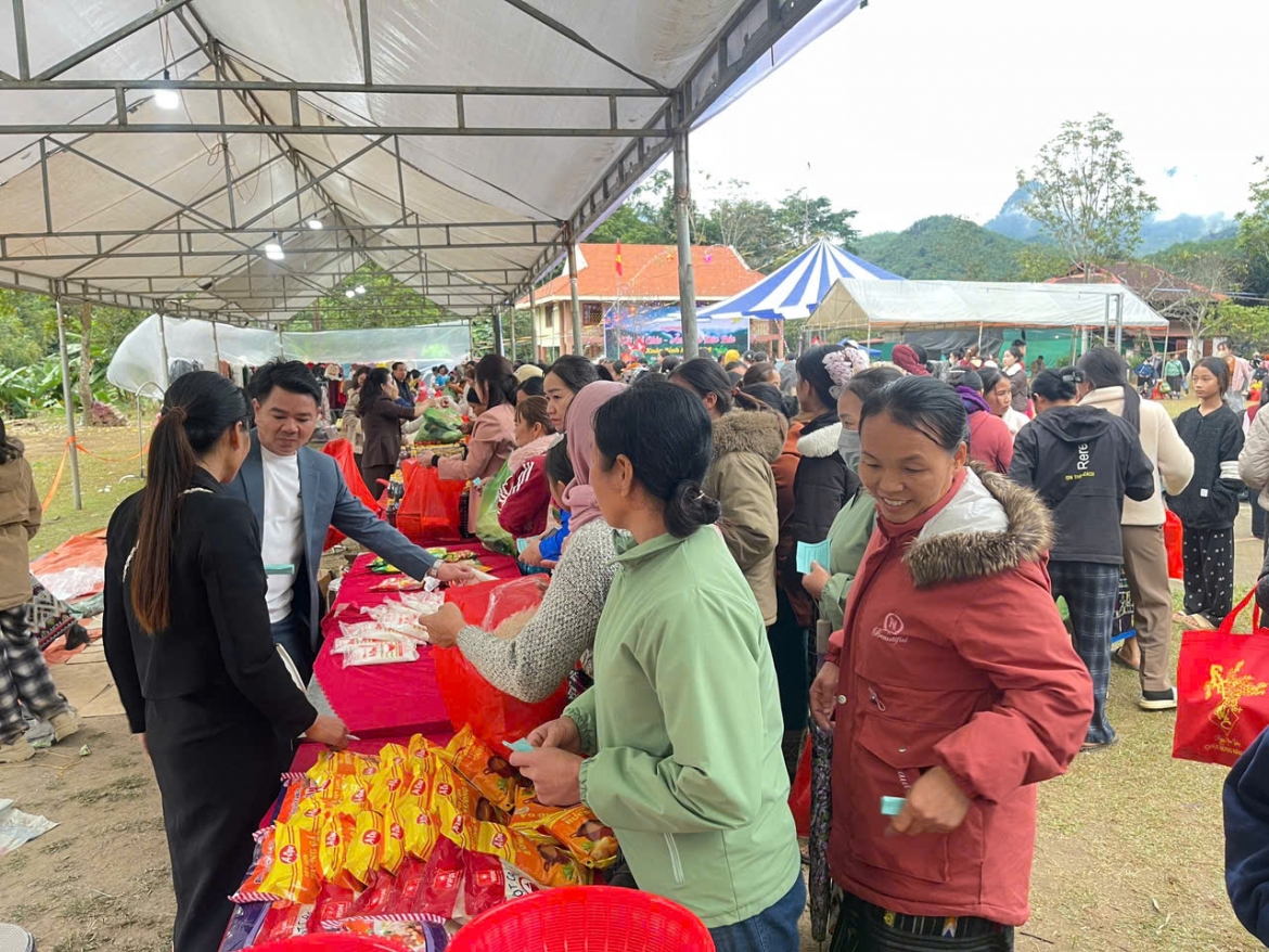 nhung phien cho 0 dong noi phen giau to quoc - gieo mam yeu thuong giua dai ngan hinh anh 6