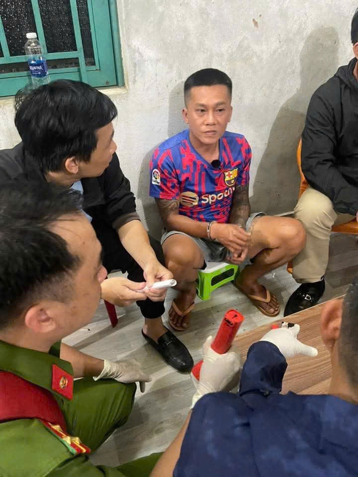 police bust armed bank robbery ring, arrest murder fugitive picture 1